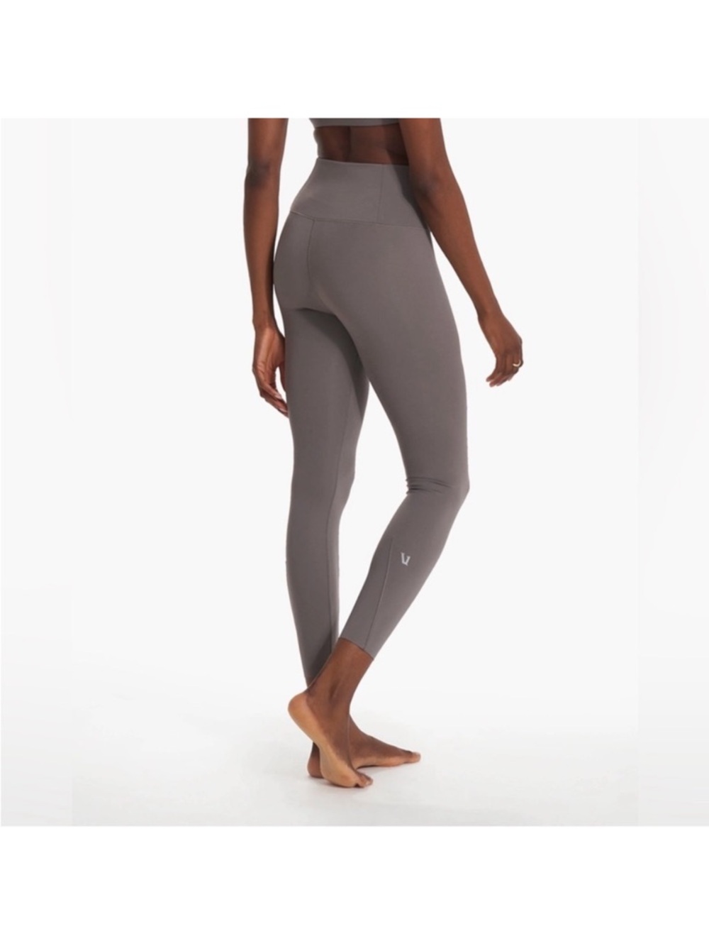 Vuori Evolve Legging in Smoke - Picture 3 of 9